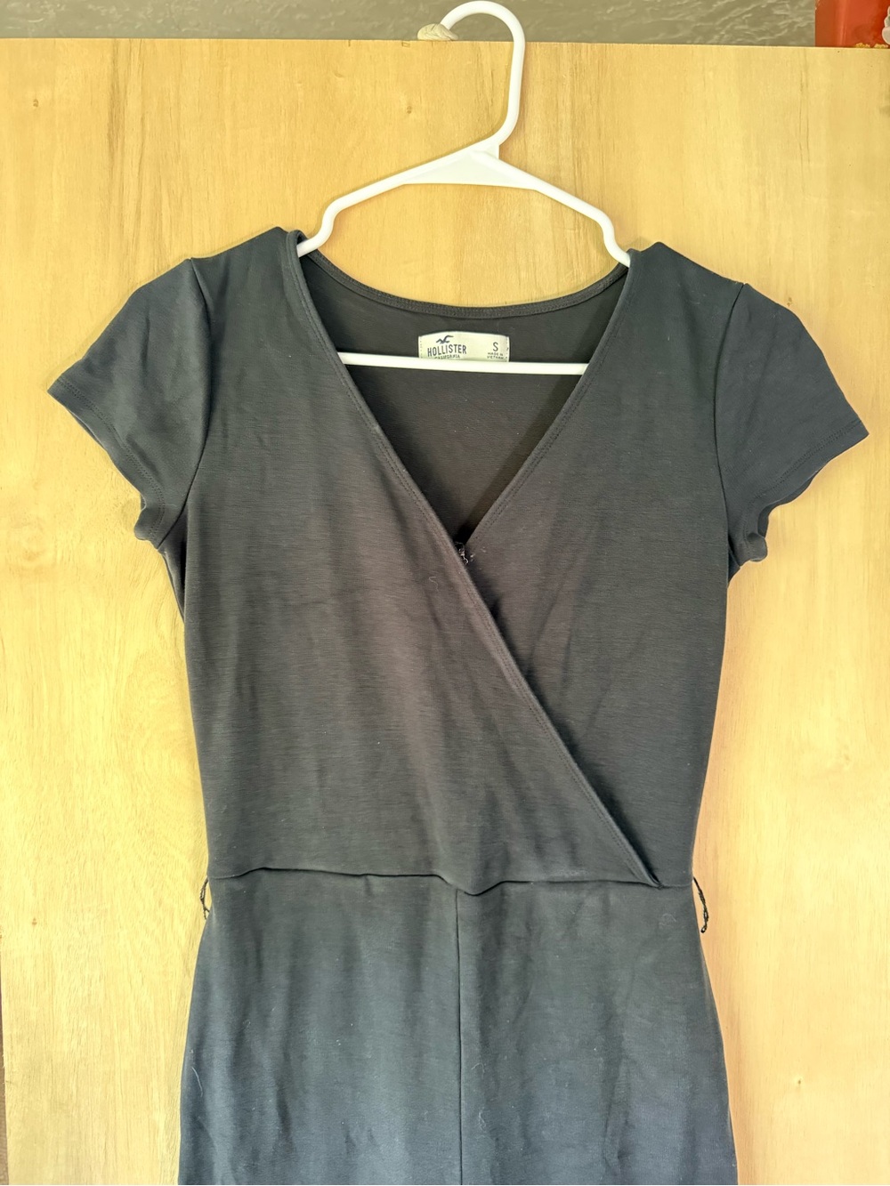 Hollister Women’s Black Short-Sleeve Wrap-Front Jumpsuit size Small - Picture 4 of 4